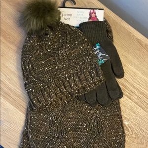 NWT 3 Piece Hat, Glove, Scarf Set